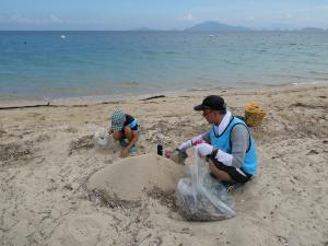 砂浜清掃の様子②