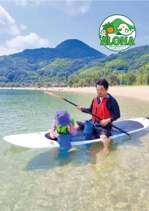 島の小さな子どものSUPデビュー「海の中には何が見えるかな？」
